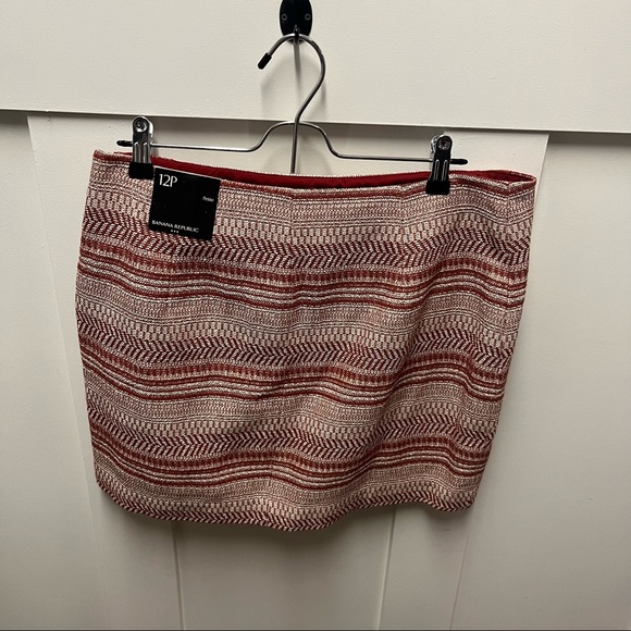 ⬇️$35 NEW Banana republic skirt with gorgeous knit design size 12P - Picture 4 of 6